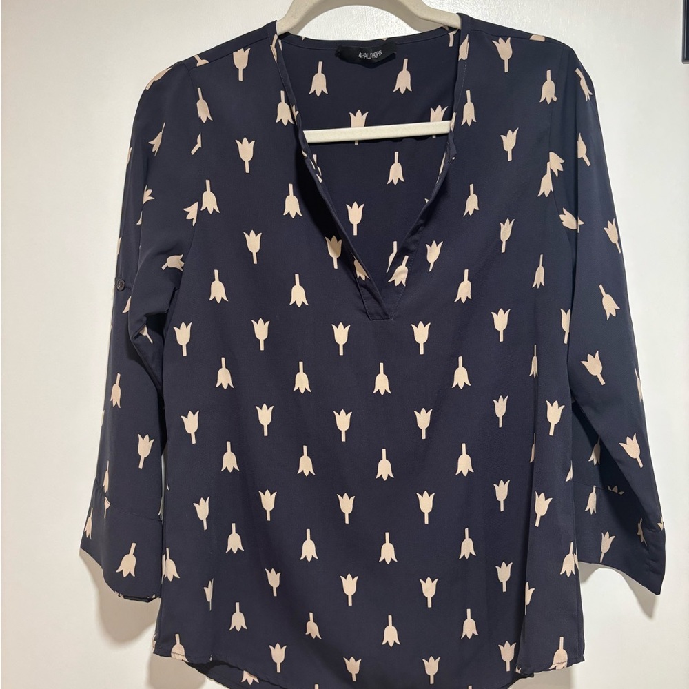41 Hawthorn Ivy Tulip Print Roll Tab Sleeve Blouse